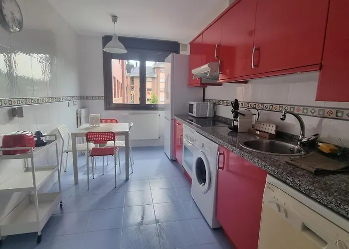 Piso Zona Hospital 6 Personas * Oviedo